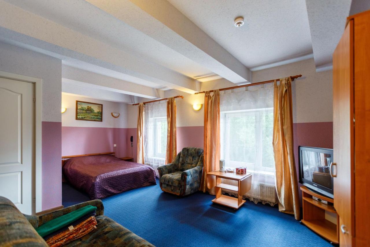 Viesu Nams “Dimantu Ferma” Hotel Ikskile Exterior photo