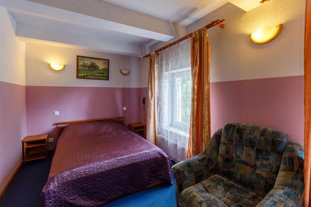 Viesu Nams “Dimantu Ferma” Hotel Ikskile Exterior photo
